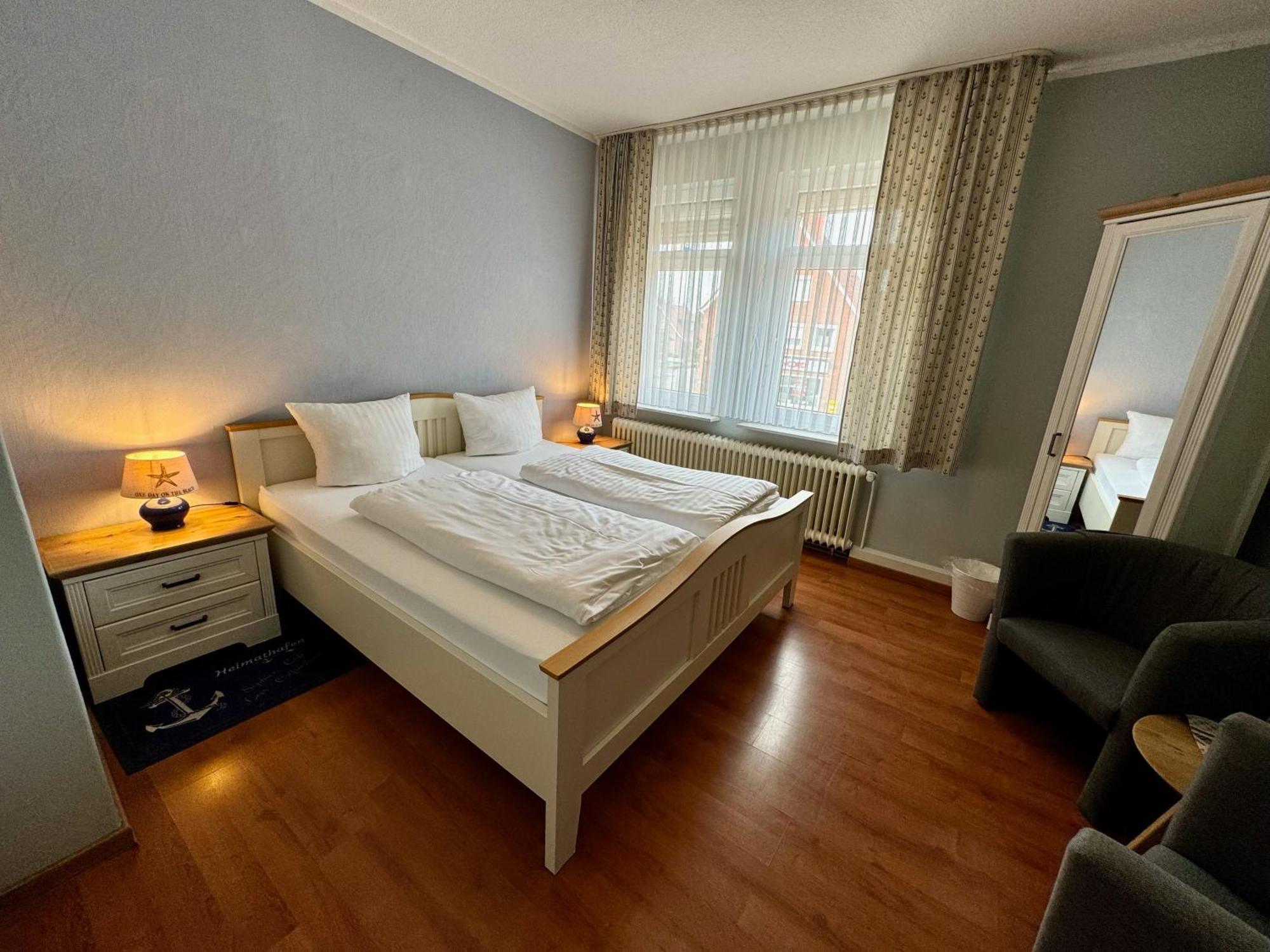 Hotel Sophien-Cafe Leer Bagian luar foto