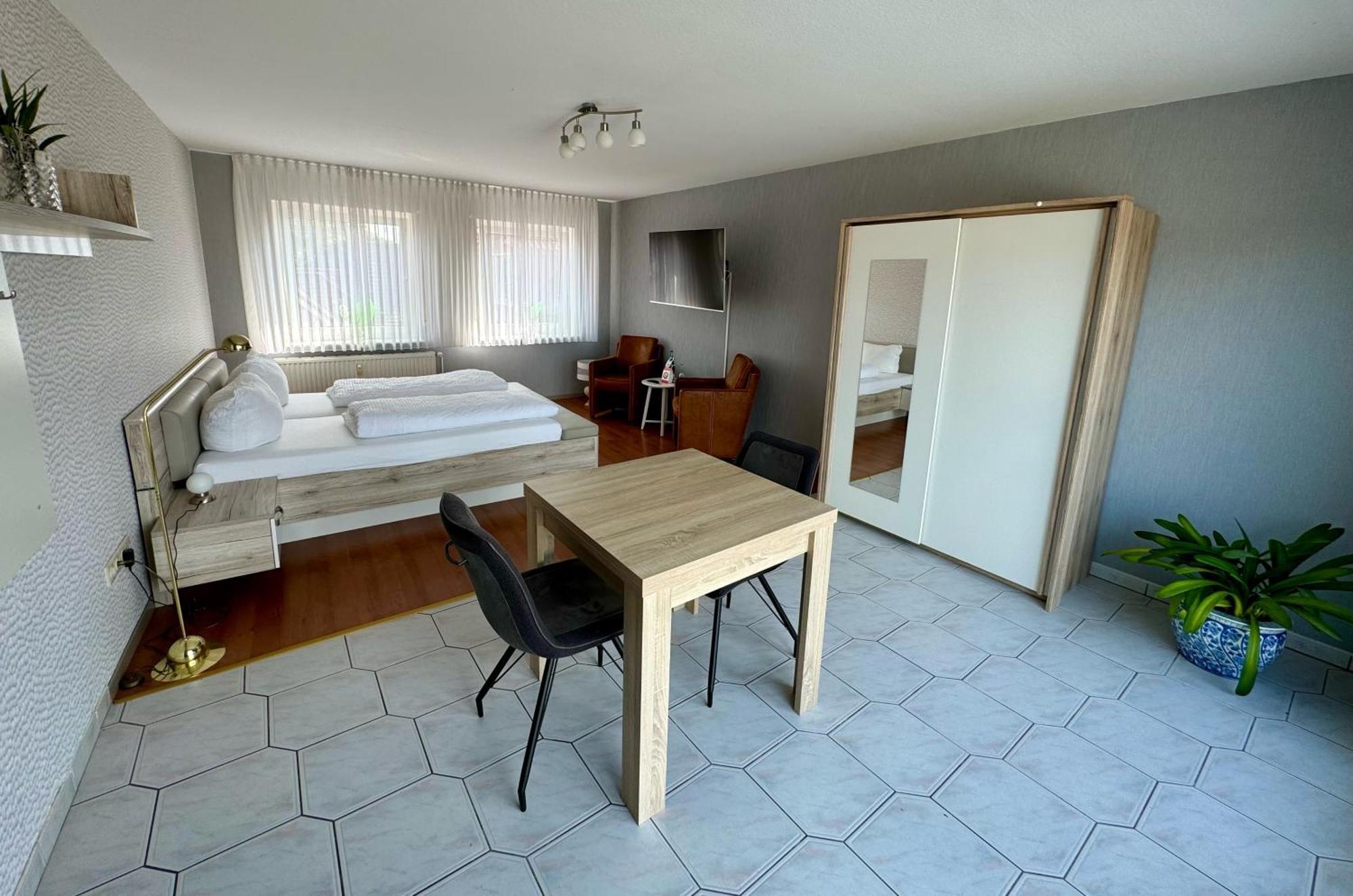 Hotel Sophien-Cafe Leer Bagian luar foto