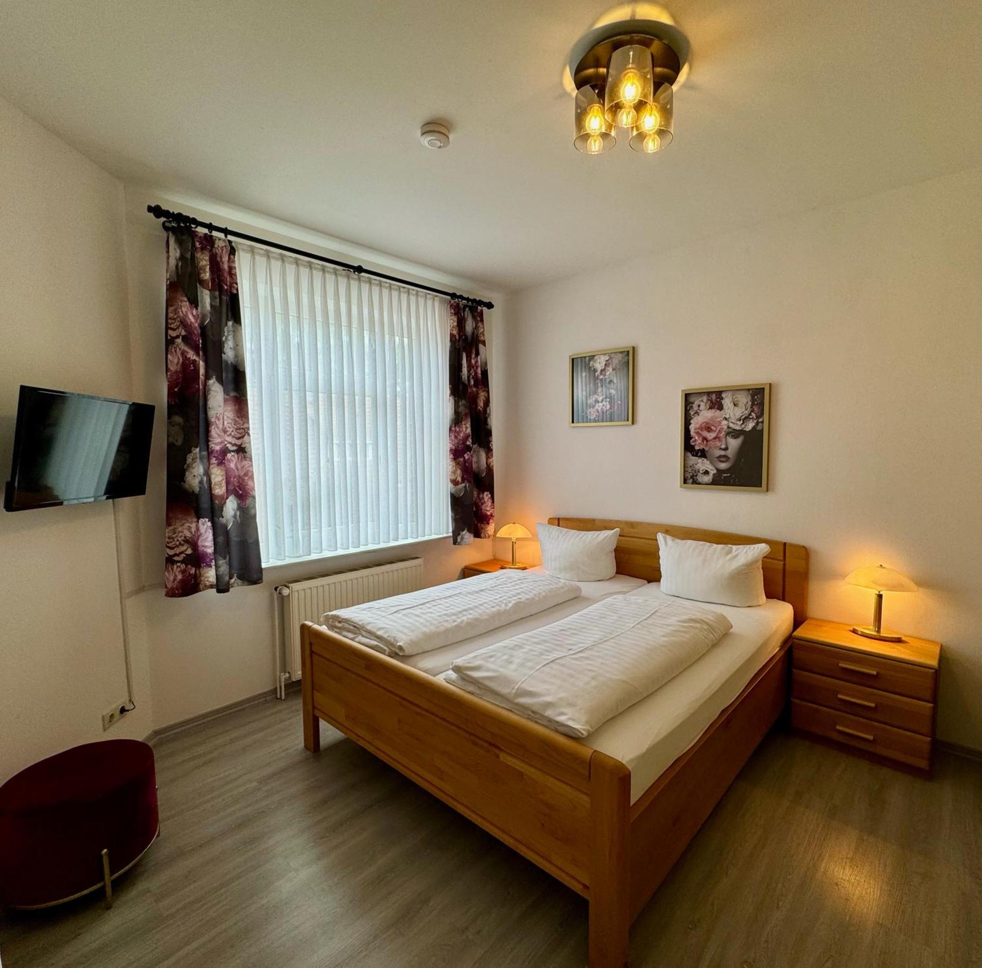 Hotel Sophien-Cafe Leer Bagian luar foto
